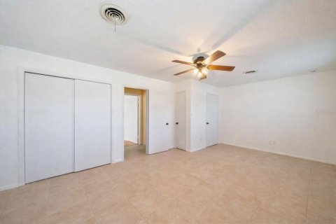 House in Sarasota, Florida 3 bedrooms, 154.87 sq.m. № 2109542 - photo 16