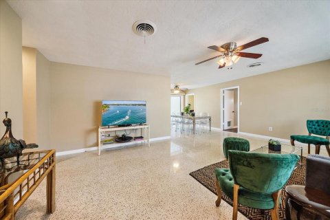House in Sarasota, Florida 3 bedrooms, 154.87 sq.m. № 2109542 - photo 7