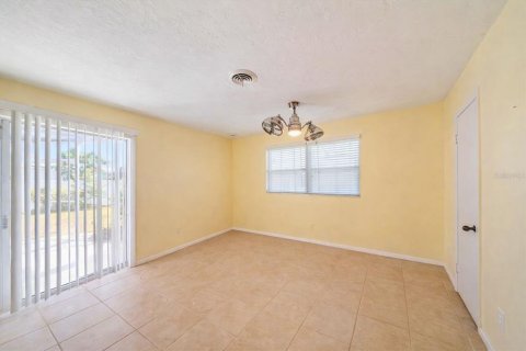 House in Sarasota, Florida 3 bedrooms, 154.87 sq.m. № 2109542 - photo 14