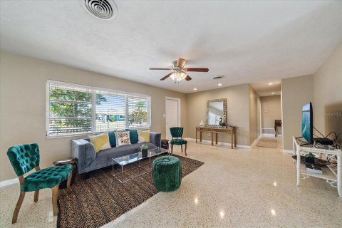 House in Sarasota, Florida 3 bedrooms, 154.87 sq.m. № 2109542 - photo 6