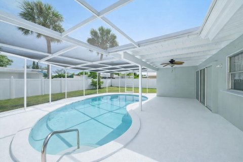 House in Sarasota, Florida 3 bedrooms, 154.87 sq.m. № 2109542 - photo 2