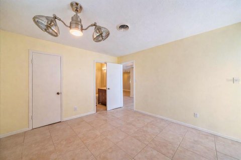 House in Sarasota, Florida 3 bedrooms, 154.87 sq.m. № 2109542 - photo 13