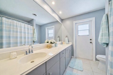 House in Sarasota, Florida 3 bedrooms, 154.87 sq.m. № 2109542 - photo 18