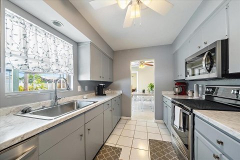 House in Sarasota, Florida 3 bedrooms, 154.87 sq.m. № 2109542 - photo 12