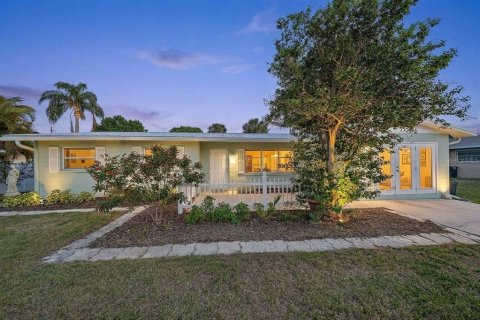 House in Sarasota, Florida 3 bedrooms, 154.87 sq.m. № 2109542