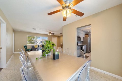 House in Sarasota, Florida 3 bedrooms, 154.87 sq.m. № 2109542 - photo 9