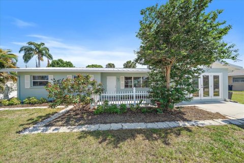 House in Sarasota, Florida 3 bedrooms, 154.87 sq.m. № 2109542 - photo 24