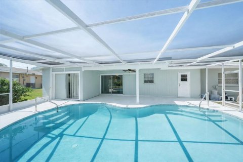 House in Sarasota, Florida 3 bedrooms, 154.87 sq.m. № 2109542 - photo 3