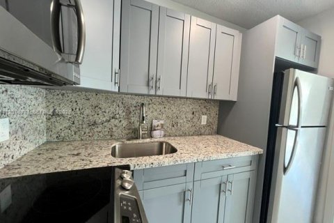 Condominio en venta en Miami, Florida, 1 dormitorio, 57.97 m2 № 2145718 - foto 6