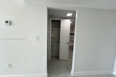 Condominio en venta en Miami, Florida, 1 dormitorio, 57.97 m2 № 2145718 - foto 10
