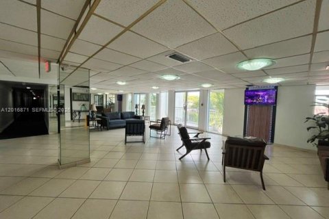 Condominio en venta en Miami, Florida, 1 dormitorio, 57.97 m2 № 2145718 - foto 5