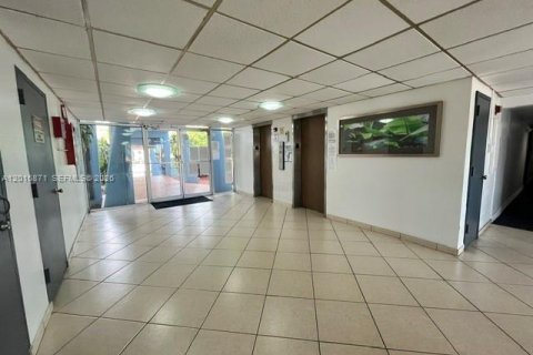 Condominio en venta en Miami, Florida, 1 dormitorio, 57.97 m2 № 2145718 - foto 4