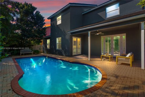 Casa en venta en Miami, Florida, 5 dormitorios, 262.91 m2 № 1973899 - foto 2
