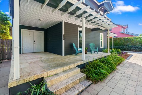 Casa en venta en Miami, Florida, 5 dormitorios, 262.91 m2 № 1973899 - foto 8