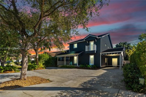 Casa en venta en Miami, Florida, 5 dormitorios, 262.91 m2 № 1973899 - foto 1