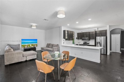 Casa en venta en Miami, Florida, 5 dormitorios, 262.91 m2 № 1973899 - foto 26