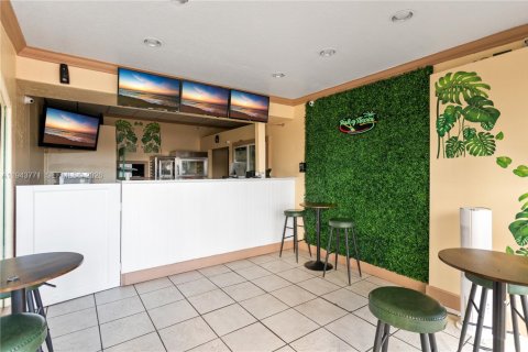 Commercial property in Pompano Beach, Florida № 2000586 - photo 9