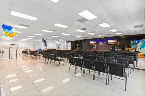 Commercial property in Pompano Beach, Florida № 2000586 - photo 22