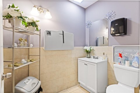 Commercial property in Pompano Beach, Florida № 2000586 - photo 20