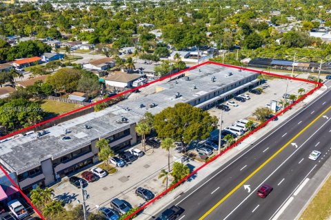 Commercial property in Pompano Beach, Florida № 2000586 - photo 2