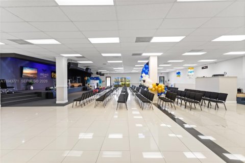 Commercial property in Pompano Beach, Florida № 2000586 - photo 21