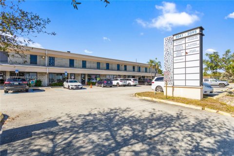 Commercial property in Pompano Beach, Florida № 2000586 - photo 5