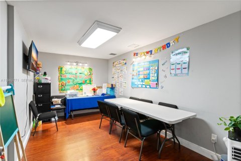 Commercial property in Pompano Beach, Florida № 2000586 - photo 17