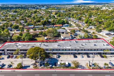 Commercial property in Pompano Beach, Florida № 2000586