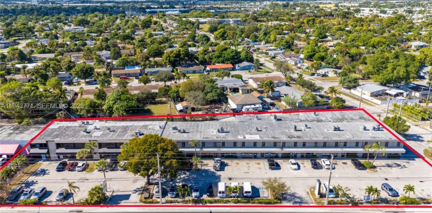 Commercial property in Pompano Beach, Florida № 2000586