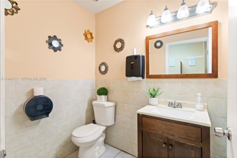 Commercial property in Pompano Beach, Florida № 2000586 - photo 19