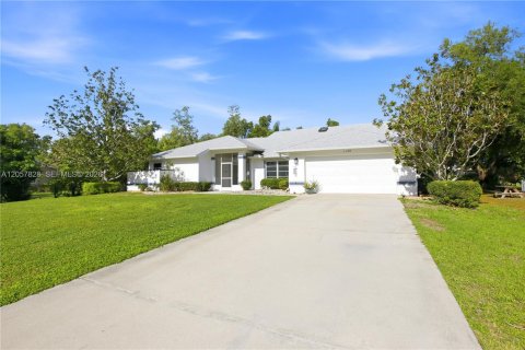 Villa ou maison à Port Charlotte, Floride 3 chambres, 197.14 m2 № 2248899