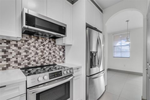 Купить таунхаус в Хомстед, Флорида 3 спальни, 108.6м2, № 2056881 - фото 8