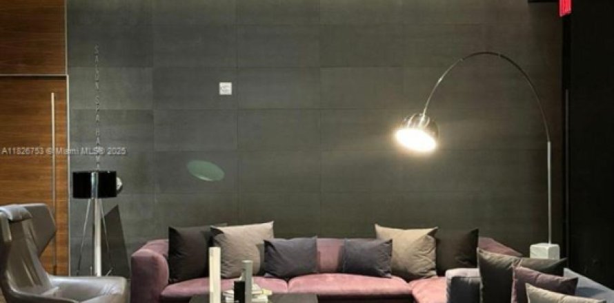 Condo in Miami, Florida, 3 bedrooms  № 1797010