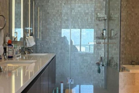 Condo in Miami, Florida, 3 bedrooms  № 1797010 - photo 16
