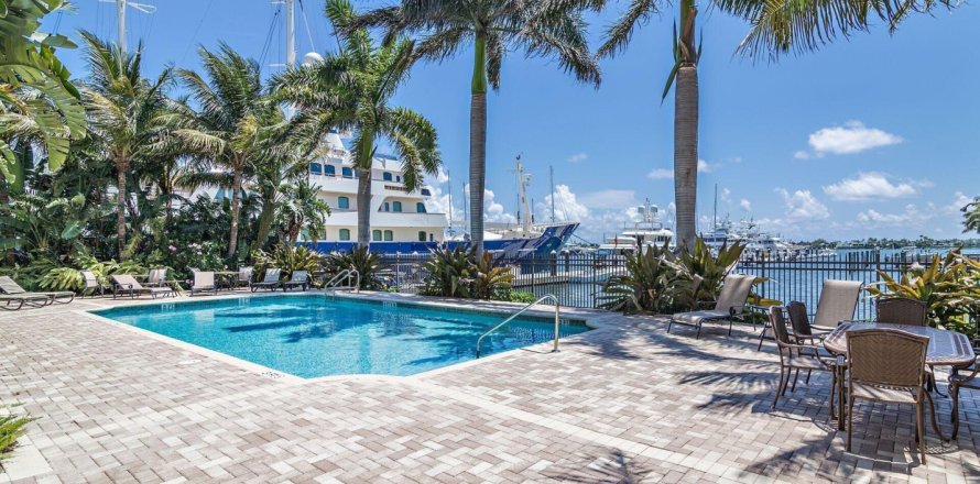 Condo in West Palm Beach, Florida, 1 bedroom  № 854195