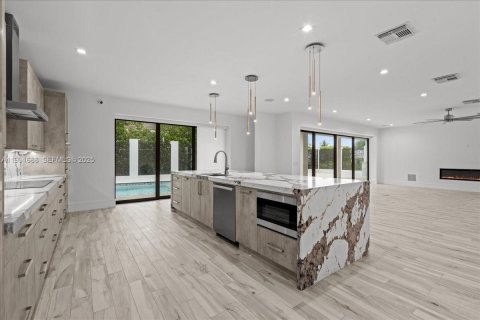 House in Naples, Florida 4 bedrooms, 533.72 sq.m. № 2034663 - photo 16