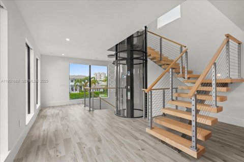 House in Naples, Florida 4 bedrooms, 533.72 sq.m. № 2034663 - photo 21