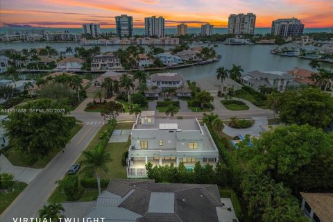 House in Naples, Florida 4 bedrooms, 533.72 sq.m. № 2034663 - photo 4