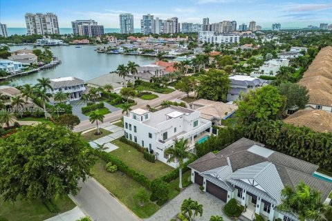 House in Naples, Florida 4 bedrooms, 533.72 sq.m. № 2034663 - photo 8