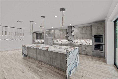 House in Naples, Florida 4 bedrooms, 533.72 sq.m. № 2034663 - photo 17