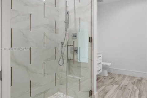 House in Naples, Florida 4 bedrooms, 533.72 sq.m. № 2034663 - photo 25