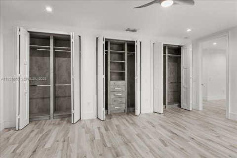 House in Naples, Florida 4 bedrooms, 533.72 sq.m. № 2034663 - photo 30