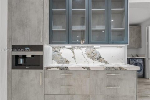 House in Naples, Florida 4 bedrooms, 533.72 sq.m. № 2034663 - photo 12