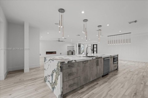 House in Naples, Florida 4 bedrooms, 533.72 sq.m. № 2034663 - photo 15