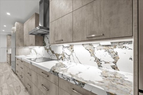 House in Naples, Florida 4 bedrooms, 533.72 sq.m. № 2034663 - photo 13