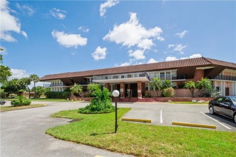 Condo in Lauderdale Lakes, Florida, 1 bedroom  № 1995007 - photo 14