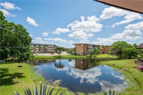 Condo in Lauderdale Lakes, Florida, 1 bedroom  № 1995007 - photo 16