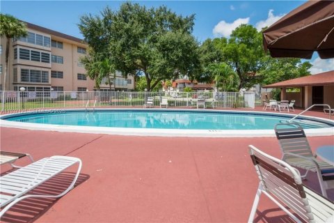 Condo in Lauderdale Lakes, Florida, 1 bedroom  № 1995007 - photo 22
