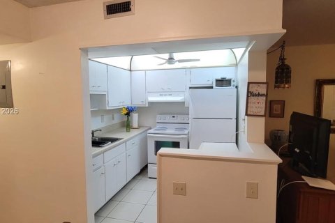 Condo in Lauderdale Lakes, Florida, 1 bedroom  № 1995007 - photo 7