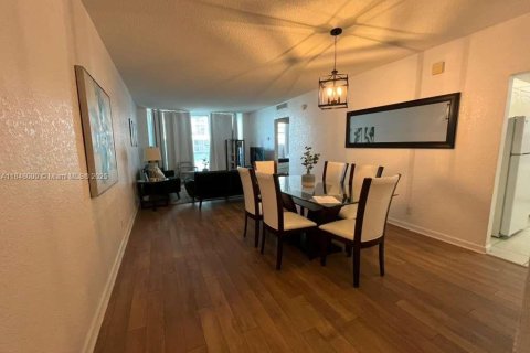 Condominio en venta en Hollywood, Florida, 1 dormitorio, 84.08 m2 № 1961977 - foto 19